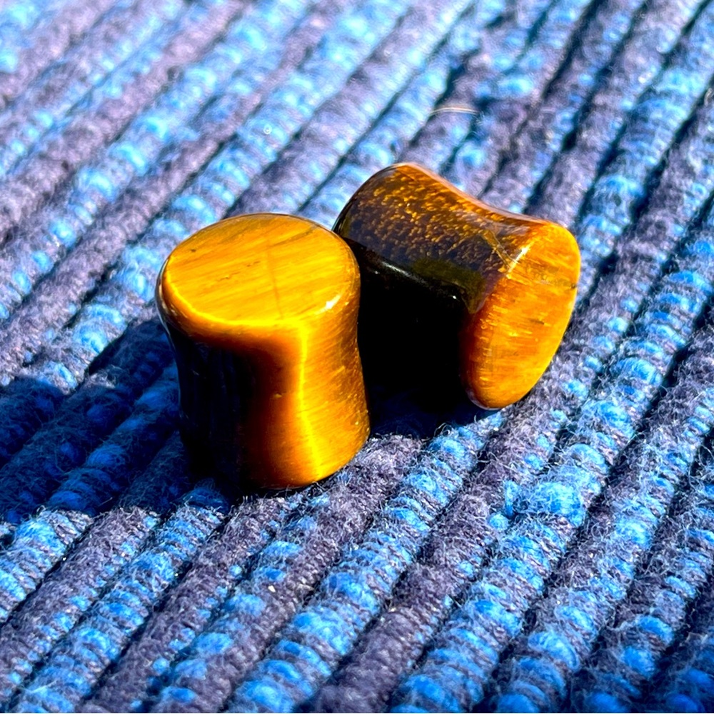 7/16” Tiger Eye Plugs